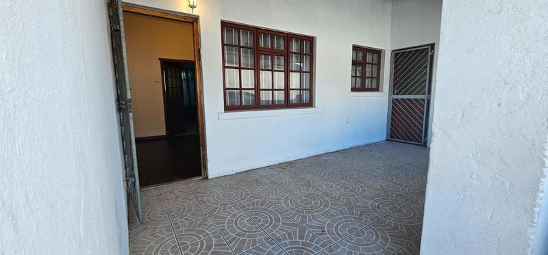 To Let 2 Bedroom Property for Rent in Wynberg Western Cape